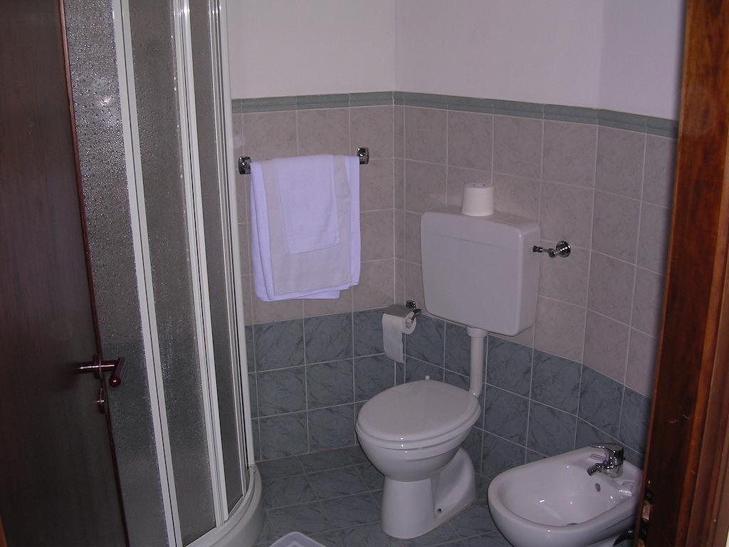 Cerruti Hotel Vercelli Habitación foto