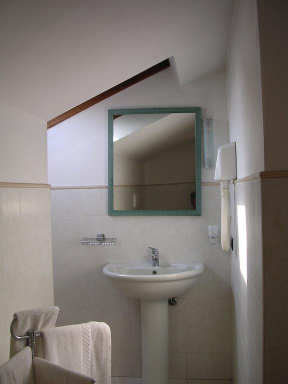 Cerruti Hotel Vercelli Habitación foto